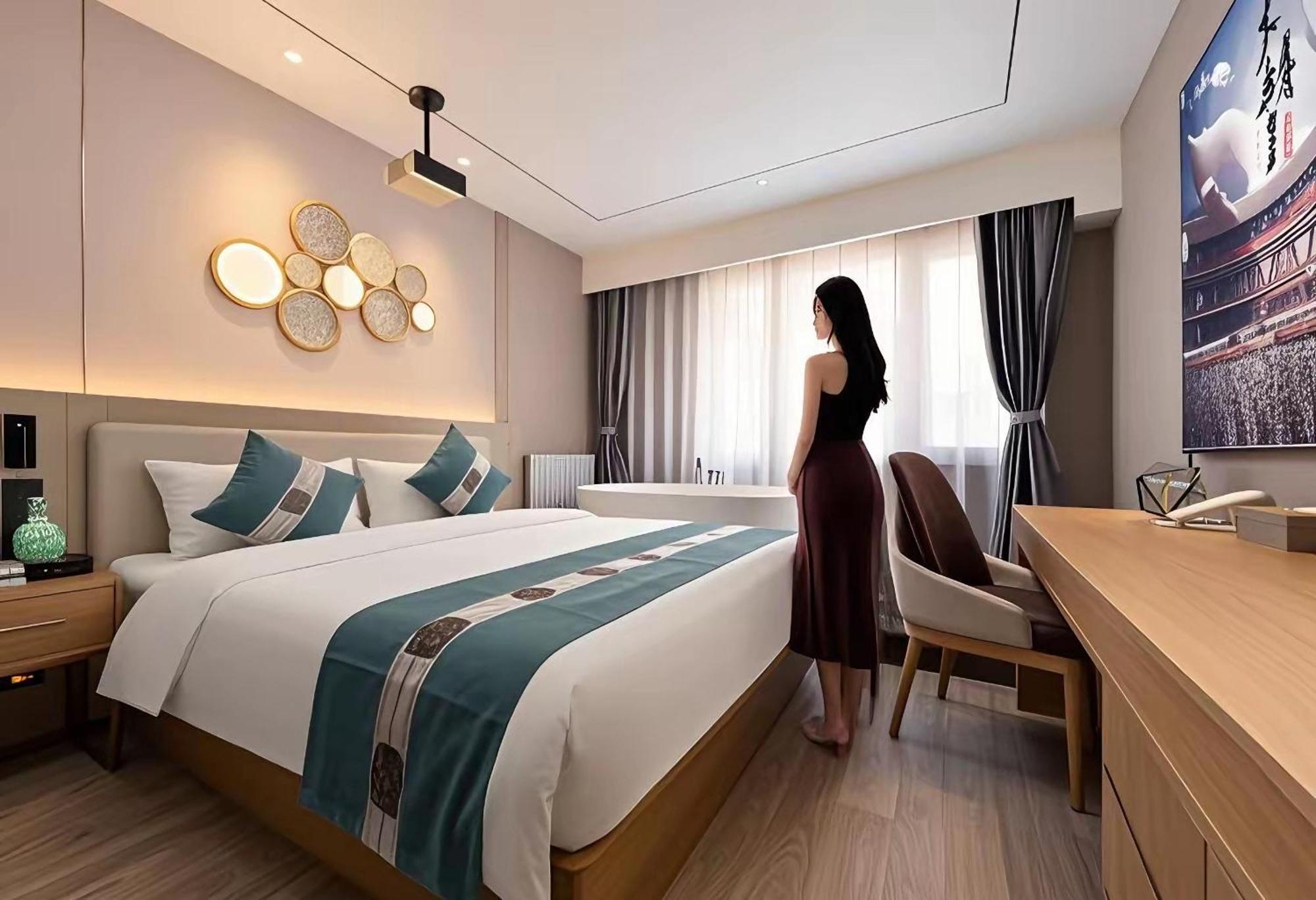 East Sacred Hotel--Very Near Beijing Tiananmen Square ,The Forbidden City,The Temple Of Heaven ,3 Minutes' Walk To Wangfujing Subway ,Located In The Center Of Beijing, Many Shopping Malls Around,Newly Renovated Hotel-Able To Receive Foreign Guests Экстерьер фото A room at the hotel